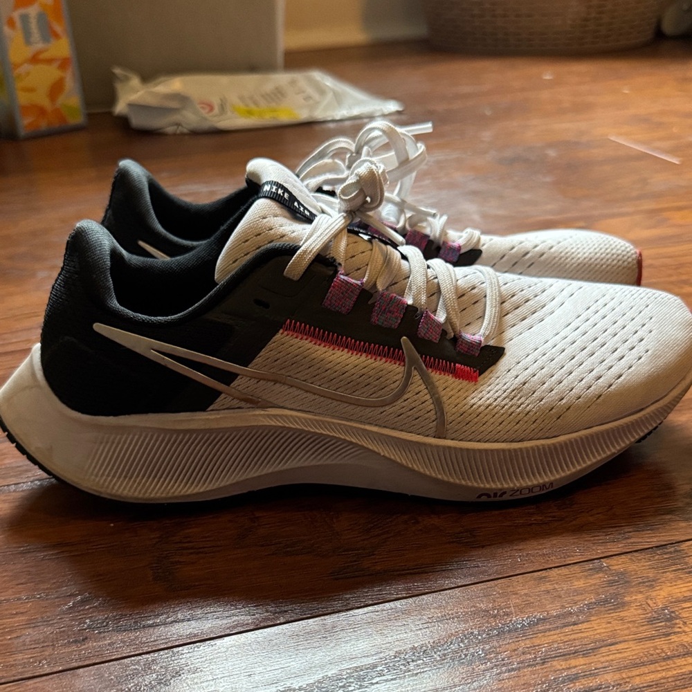 Nike White and Black Sneakers with Red Details